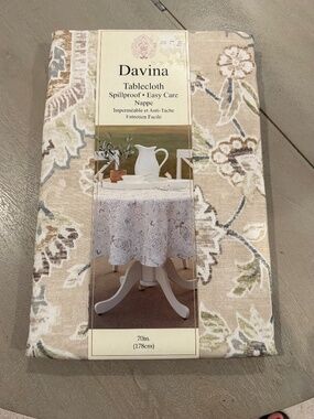 Davina Spillproof Tableclothe, 70" Round